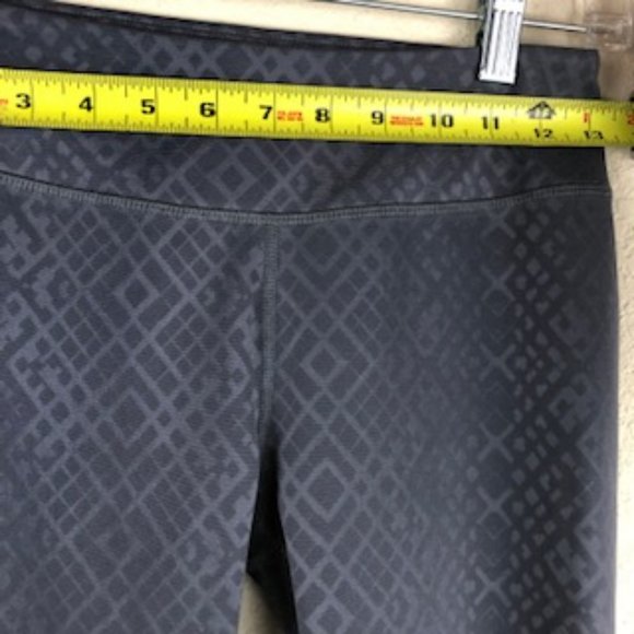 Under Armour Heat Gear Crop Work Out Leggings, Size Sm - Picture 7 of 8
